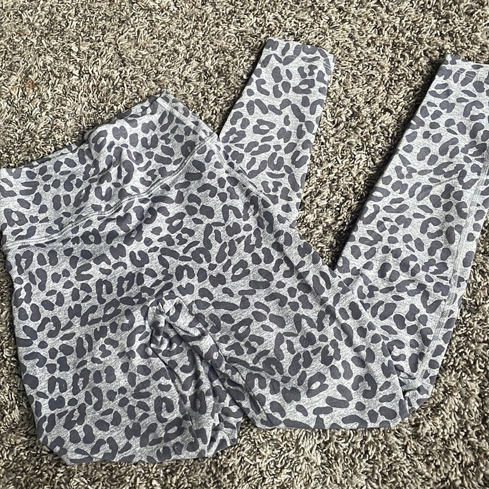 Bombshell sports wear cheetah leggings